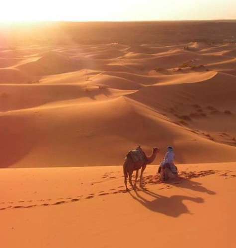 Location de voiture  Ouarzazate pour faire un road trip jusqu'aux dunes de Merzouga